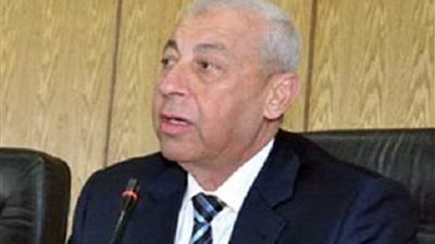 محافظ أسوان يحيل شكوى عدد من أعضاء نقابة الاجتماعيين للرقابة الإدارية