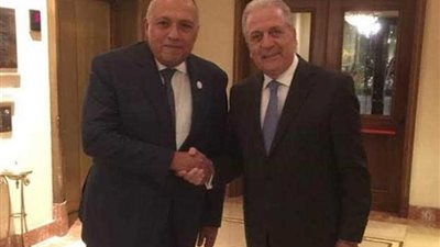 شكري يلتقي مع مفوض الاتحاد الأوروبي للهجرة والمواطنة والشئون الداخلية