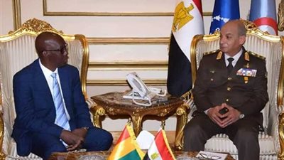 وزير الدفاع يلتقي وزير الدولة لشؤون الرئاسة ووزير الدفاع الوطني لجمهورية غينيا