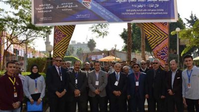 رئيس جامعة أسيوط ونائبه بين الطلاب في انتخابات رئيس الاتحاد.. (صور)