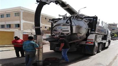 مياه القناه تواصل تطهير 