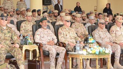 الفريق محمد فريد وقادة القوات المسلحة للدول العربية يشهدون المرحلة الرئيسية لـ
