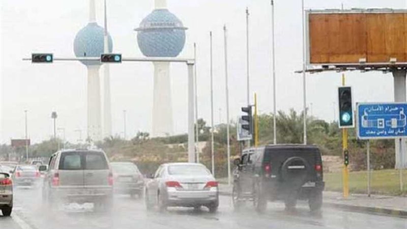 الكويت تعلق العمل