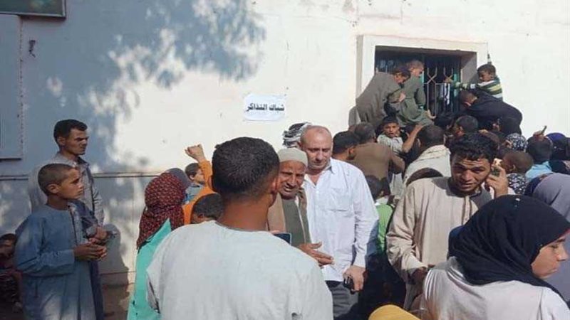 فحص 1800 حالة بالقافلة