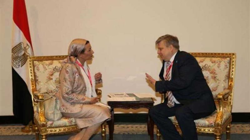 وزيرة البيئة تلتقي