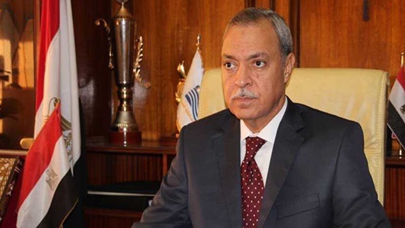 محافظ قنا يستعرض