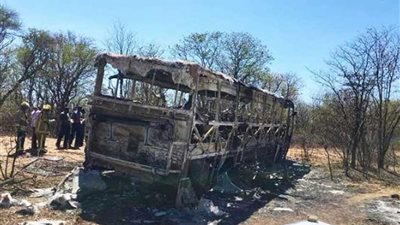 زيمبابوي.. عشرات القتلى جراء حريق داخل حافلة