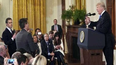 أمر قضائي بإعادة أوراق اعتماد كبير مراسلي 