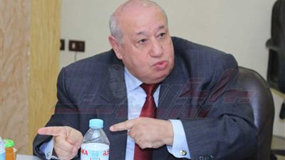 أبو شادى: الاحتكار سبب معظم الأزمات بالسلع الغذائية