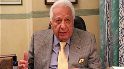 أحمد عكاشة ينفي ضلوع أكاديمية البحوث والعلوم في تقديم الهدايا.. ويؤكد: مسئولة عن جوائز الدولة