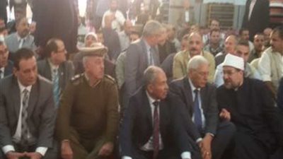 وزير الأوقاف يؤدي صلاة الجمعة بالسنبلاوين