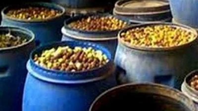 ضبط 7 أطنان مخللات بدون بيانات بالبحيرة