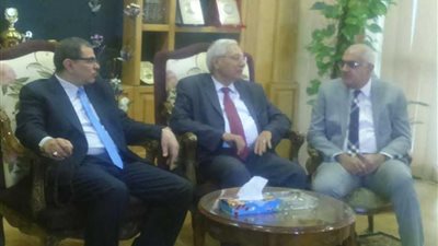 وزير القوى العاملة ورئيس جامعة المنصورة يوقعان بروتوكول السلامة المهنية