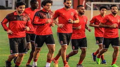 كارتيرون يجتمع بلاعبي الأهلي قبل مران اليوم