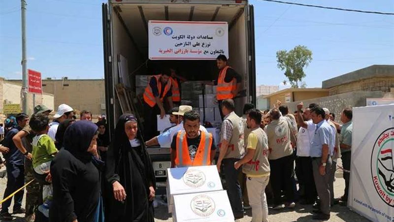 الكويت ترسل 100 شاحنة