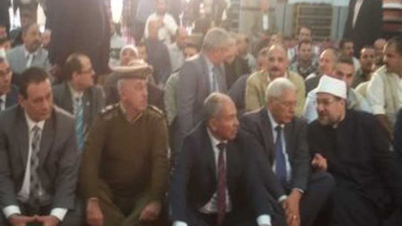 وزير الأوقاف يؤدي