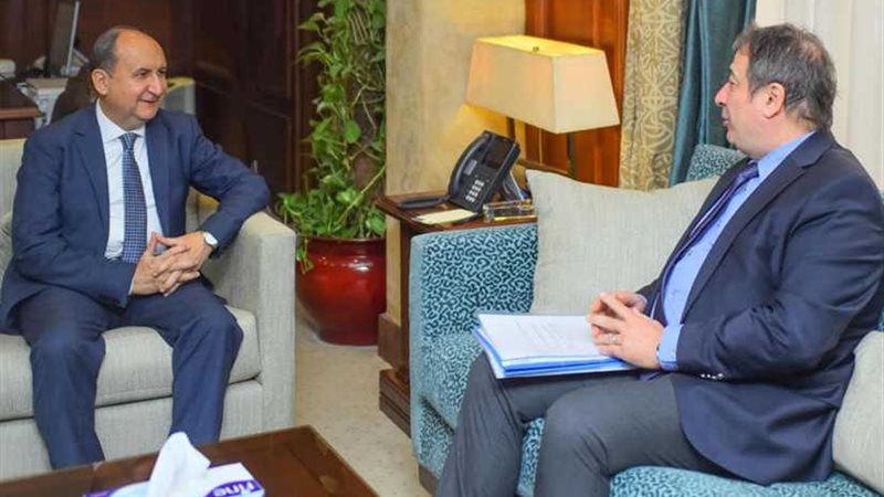 وزير التجارة يبحث