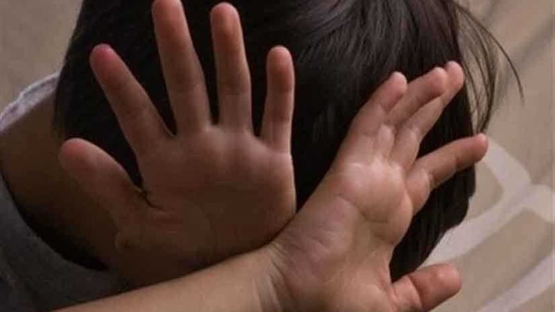 ولي أمر يتهم مدرس