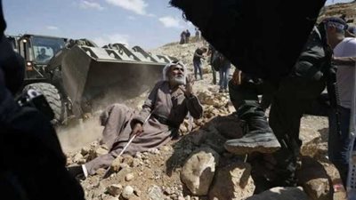 نتانياهو يقرر هدم الخان الأحمر إرضاء لمنقذه