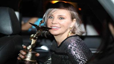 بالصور.. جائزة خاصة من المهرجان القومي للسينما للفنانة شيرين رضا