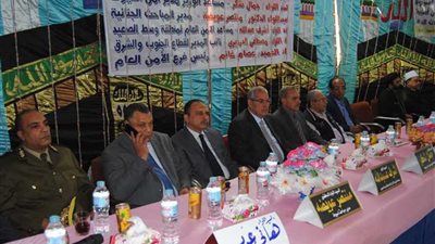 بحضور المحافظ ومدير الأمن ..اتمام الصلح بين عائلتي 