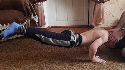 طفل شيشاني يقوم بـ4105 عمليات ضغط دون توقف (صور)