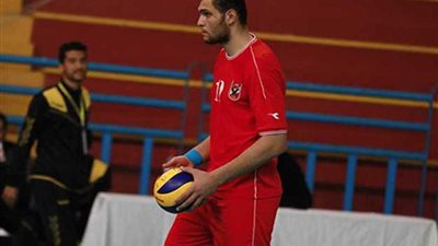 لاعب طائرة الأهلي محمد عادل: الموسم الحالي يمثل تحديًا كبيرًا للفريق