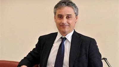 سفير مصر بسويسرا يتسلم 26 قطعة أثرية من السلطات السويسرية