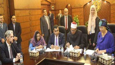 وكيل الأزهر واللورد أحمد يوقعان اتفاقًا لتمديد بروتوكول التعاون بين الأزهر والمجلس الثقافي البريطاني