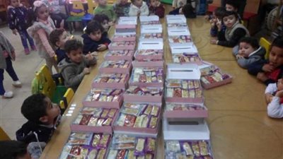 أطفال يحتفلون بحلول المولد النبوي الشريف بمكتبة دمنهور