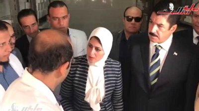 وزيرة الصحة ومحافظ القليوبية يتفقدان مستشفى الحميات 