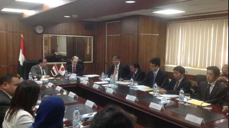 وزير المالية يجتمع