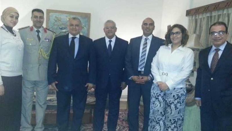 القائم بالأعمال فى