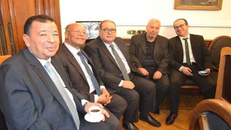 فوز 6 نواب سكرتير