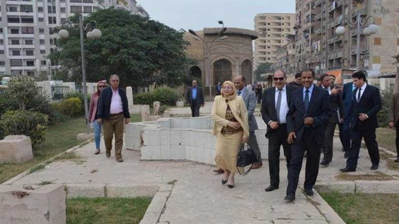 محافظ الغربية يبحث