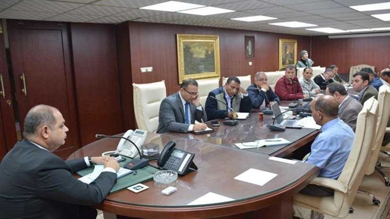 محافظ الغربية يراجع