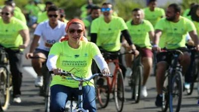 وزيرة البيئة تقود سباقا للدراجات لتطلق رسالة للتناغم مع الطبيعة من شرم الشيخ