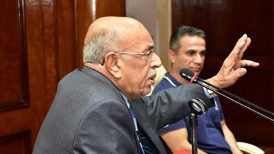 د. مفيد شهاب في ندوة 