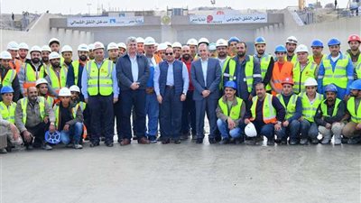 الرئيس السيسي يتفقد مشروع أنفاق قناة السويس وإنشاءات العاصمة الإدارية الجديدة