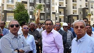 رئيس الوزراء يتفقد أعمال تنفيذ الأبراج بمشروع حي المال والأعمال بالعاصمة الإدارية الجديدة