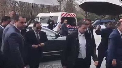 لحظة وصول الرئيس السيسي لافتتاح معرض القاهرة الدولي للاتصالات (فيديو)