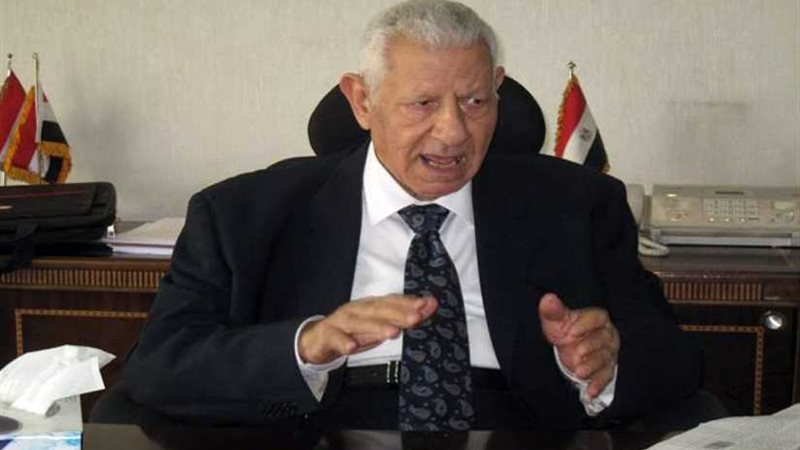 مكرم محمد أحمد ينفي