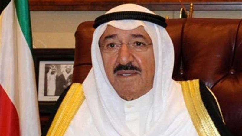 أمير الكويت يعزي