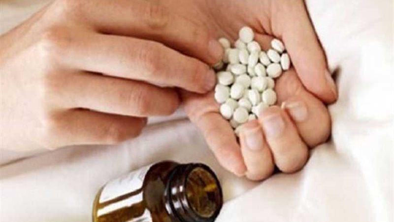 طالبة تُقبل على الانتحار