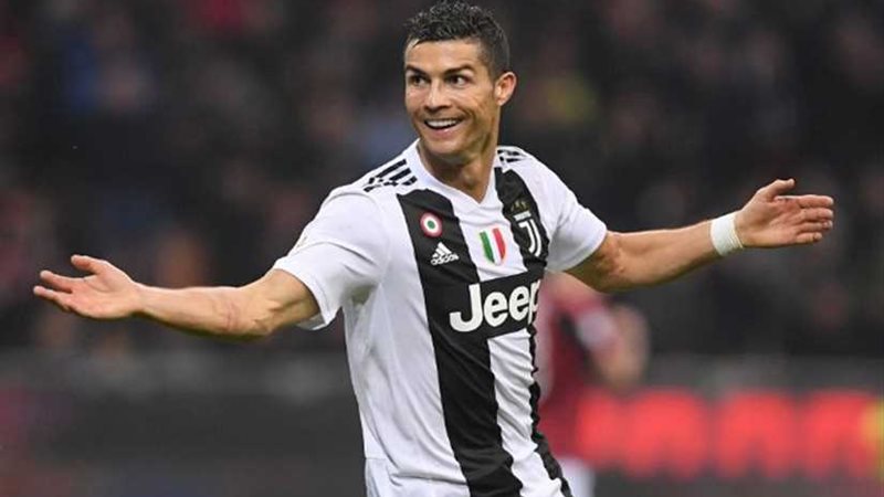 تألق رونالدو وتواصل