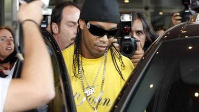 مصادرة ممتلكات لرونالدينيو بسبب ديون 