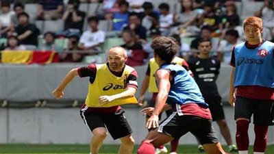 إنييستا: جوزيه مورينيو أفسد العلاقة بين ريال مدريد وبرشلونة