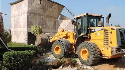 أمن المنوفية يزيل قاعة أفراح مشهورة بـ”المنوفية“