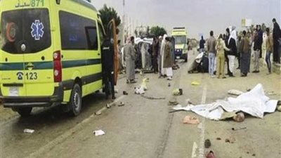 وفاة وإصابة 19 في تصادم ميكروباص ونقل بالمنيا