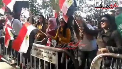 مظاهرات الحب والإخاء بين الشعبين.. المصريون يحتفون بولي العهد السعودي 